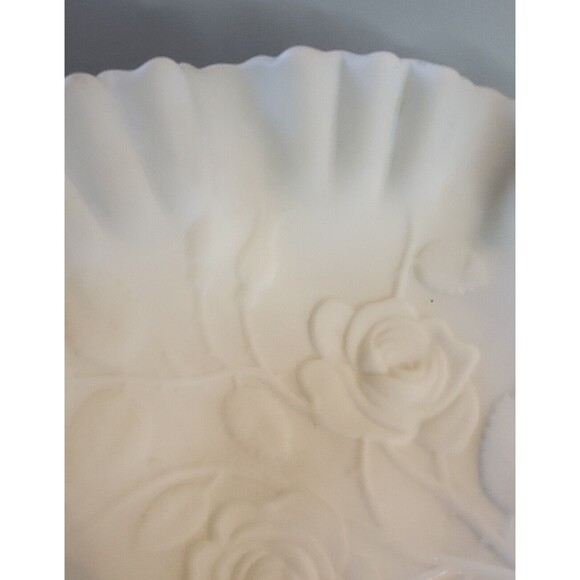 Imperial Milk Glass American Beauty Open Rose c1960s Bowl USA 9"diameter - Picture 3 of 6